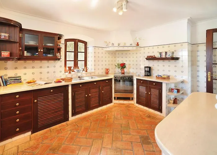 Andressa Вилла *